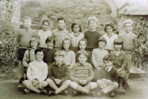 Back Row: 2 Americans, Keith Reed, Jane Gibbs, Andrew Deuchar, Janet Turpie, Clive Fisher; Middle Row: Denise Keen, Linda Gibbs, unknown, Rosemary Hartley, Susan Stacey, unknown; Front Row: Jimmy Kimber, Mark Harding, Steven Robertson, Nigel Ludlow.
